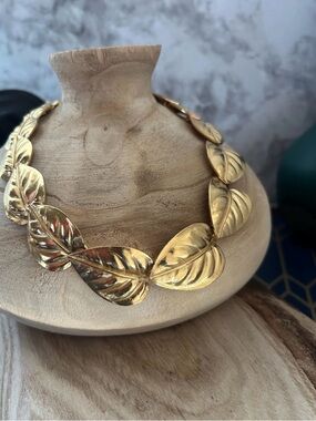 TRIFARI Vintage Graduated Gold-tone Leaf Statement Necklace